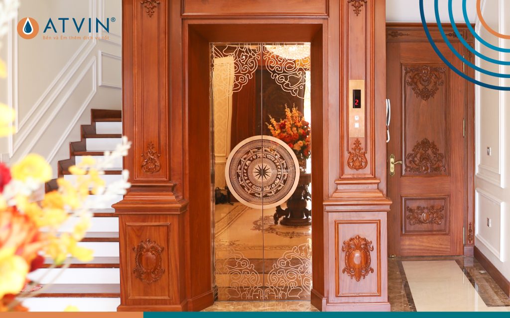 Mẫu cửa thang máy có hoa văn trống đồng