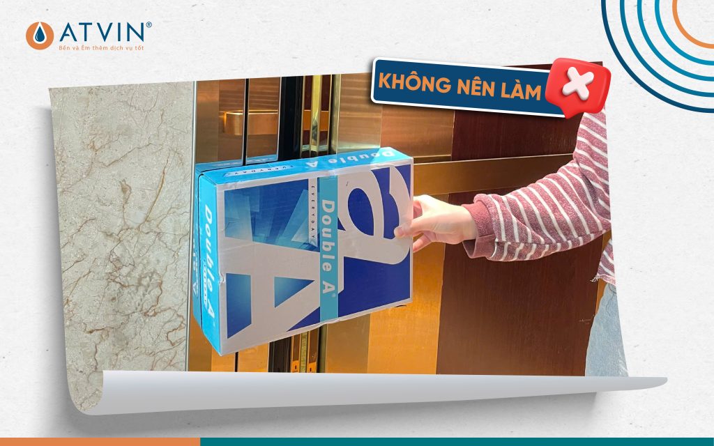 Không nên sử dụng vật cản để chặn cửa thang máy, đặc biệt là các vật liệu trong suốt